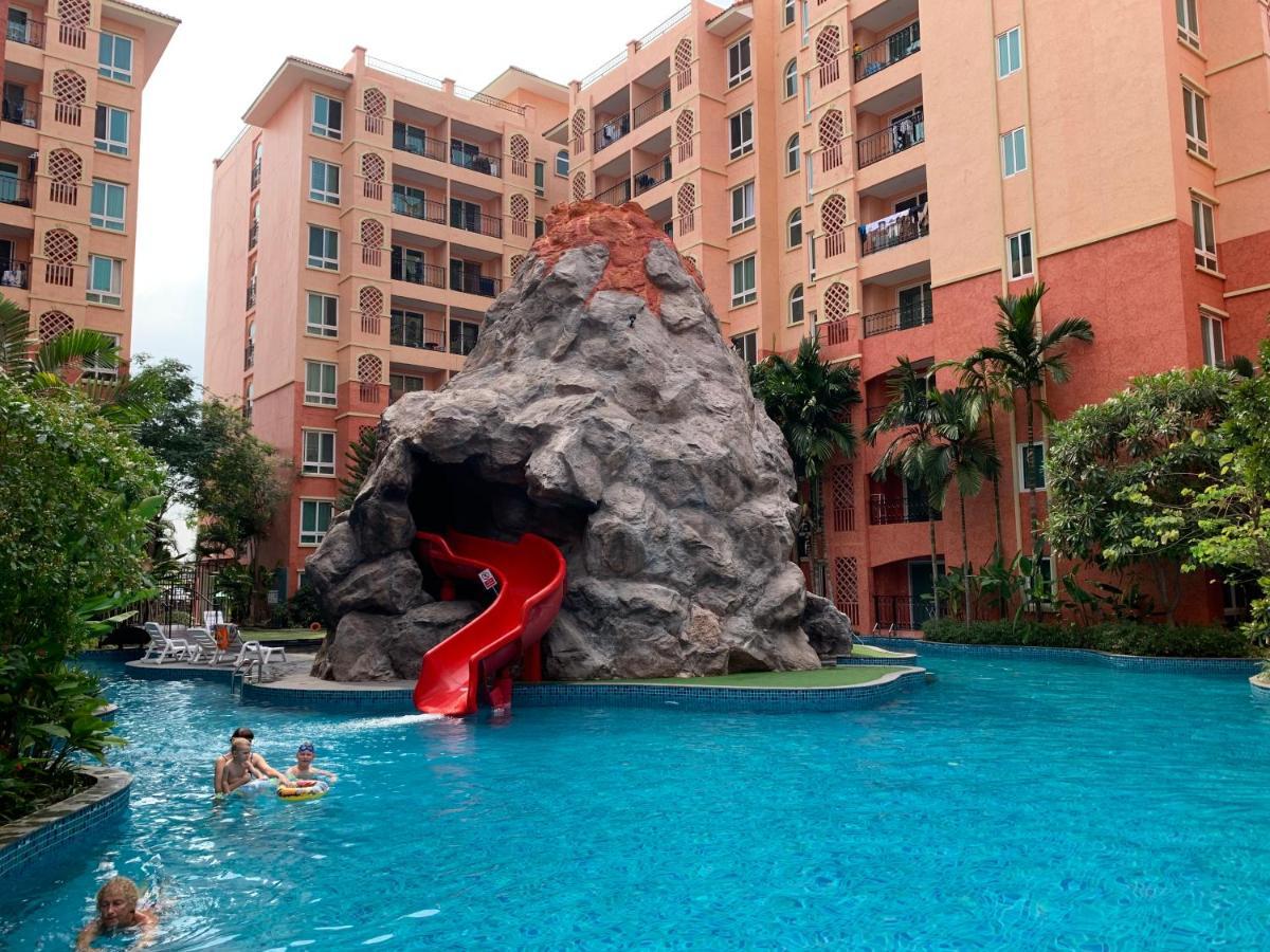 Seven Seas Condo Resort Pantai Jomtien Bagian luar foto